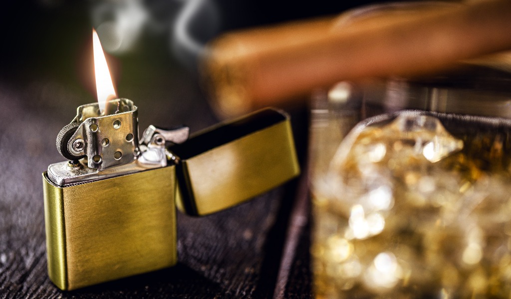 Goldenes Feuerzeug